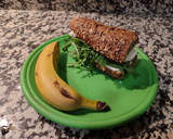 Foto del paso 3 de la receta: Bocadillo de pan de 7 cereales con rúcula y queso 😋, buenísimo..👌