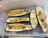Une image de l'étape 3 de Courgettes grillées aux épices zaatar et piment d’espelette.