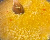 Foto del passaggio 4 della ricetta Risotto alla milanese con ossobuco