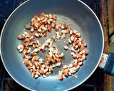 Foto del paso 1 de la receta: Pollo sofrito con piña