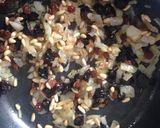 Foto del paso 5 de la receta Coliflor con cebolla, ciruelas pasas, pasas y piñones