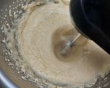 Une image de l'étape 3 de Cake aux éclats de caramel et fruits confits.