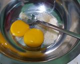 Foto langkah ke 1 dari resep Bolu Hongkong Keju Almond.