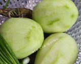 Hình bước làm 1 của món Canh dưa hồng nấu tôm