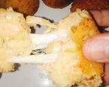 A picture of step 10 of Chicken cheese balls 😋😋😋.