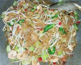Foto langkah ke 5 dari resep Kwetiau Goreng Yummy.
