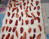 Foto del paso 6 de la receta: Pionono con crema y 💚🍓🍓🍓 Frutillas 🍓🍓🍓💚🍓🍓🍓
