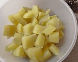 Foto del passaggio 2 della ricetta Patate con uova in padella