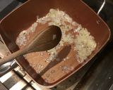 A picture of step 2 of Simple sausage spaghetti.
