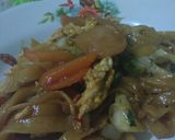 Foto langkah ke 8 dari resep Kwetiaw goreng(sosis, telur)(simple&enak).