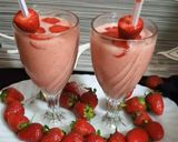 A picture of step 3 of Strawberry Banana Smoothie 🍓🍌🍓🍌.