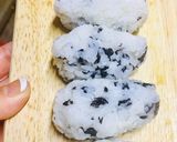 Hình bước làm 1 của món Cơm Cuộn Thịt Xông Khói Phô Mai