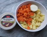 Tejfölös magyaros burgonyaleves recept fázis 1 fotója