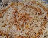 Foto langkah ke 6 dari resep Mi Goreng Minimalis.
