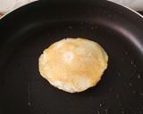 A picture of step 7 of Potato pocket sandwich.