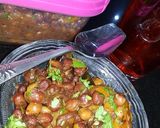 A picture of step 7 of Khate mithe allu chole.