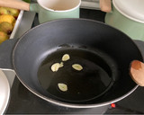 Foto del paso 2 de la receta: Sopa de garbanzos y verduras al curry con leche de coco y yogur