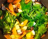 Foto langkah ke 4 dari resep Sayur Bening Bayam dengan Labu Siam.