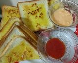 Foto langkah ke 6 dari resep Simple Garlic Bread Teflon (tanpa parsley / oregano).