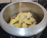 A picture of step 3 of ALOO ki TEHRI (a nice delicious one pot meal from Uttar Pradesh).