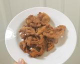 รูปขั้นตอนการทำที่ 3 ของ หนังไก่ทอด(เกือบคลีน)​ไว้กินกับส้มตำ