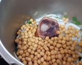 Foto del paso 4 de la receta: Sopa de garbanzos con pota y jamón