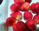 A picture of step 1 of Strawberry Smoothie.