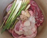 Hình bước làm 2 của món Bún bò Huế