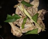 Foto langkah ke 2 dari resep Ayam Goreng Favorite.