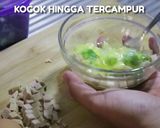 Foto langkah ke 3 dari resep Martabak Telor Sosis Enak dan Sederhana.