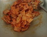 Foto langkah ke 2 dari resep Keripik pangsit balado.