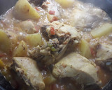 Foto del paso 5 de la receta: Pollo al vino blanco con patatas
