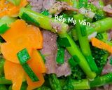 Hình bước làm 4 của món Măng tây,cà rốt và bông cải xanh xào thịt bò