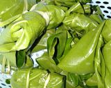 Foto langkah ke 2 dari resep Buntil Daun Mengkudu Pedas.