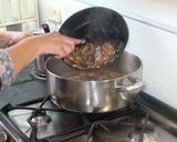 Foto del paso 8 de la receta Pollo y conejo rustidos con setas