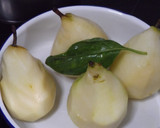 Foto del paso 1 de la receta: Peras almibaradas con crema de queso y oporto
