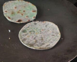 பாலக் கோகனட் ரோல்டு  சப்பாத்தி (Spinach coconut rolled chapathi recipe in tamil) ரெசிபி ஸ்டேப் 6 புகைப்படம்