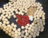 A picture of step 3 of Sri Lankan fish curry.