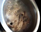 A picture of step 1 of Chicken clear soup.