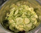 Une image de l'étape 5 de Gratin de courgettes blanches aux poivrons rouges et bouillon de bœuf.