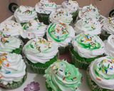A picture of step 6 of Green Velvet Cupcakes.