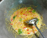 Foto langkah ke 5 dari resep Sambal goreng tempe kering.