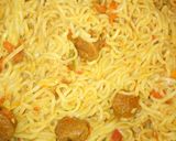 A picture of step 4 of Fried sausages in noodles.