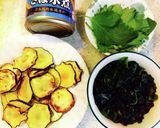 A picture of step 1 of Chilled Soba with Zucchini and Canned Mackerel.