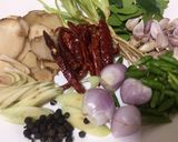 A picture of step 1 of Steamed Chicken with Various Herbs.
