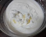 Foto del paso 2 de la receta Tarta con crema pastelera, fresas y nata recubierta de natillas