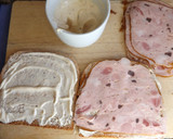 Foto del paso 1 de la receta: Sándwich de galantina de pollo y lacón con berros
