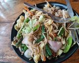 A picture of step 1 of Egg Fried Hakka Noodles.