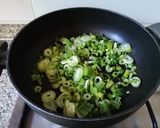 Foto del passaggio 1 della ricetta Linguine al verde dei cipollotti