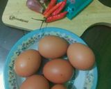 Foto langkah ke 1 dari resep Telur Ceplok Kuah Hitam.